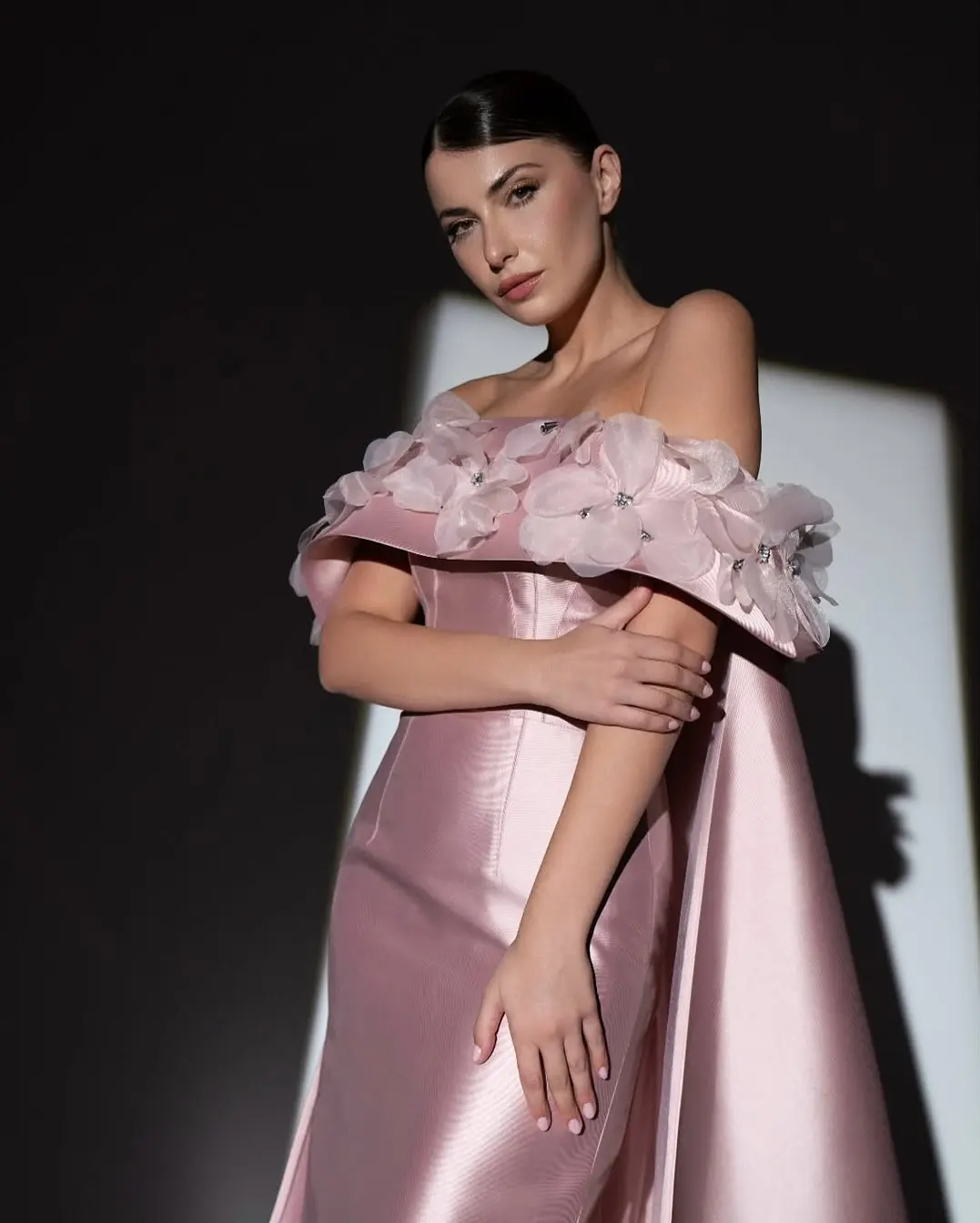 Свадебное платье русалки с открытыми плечами и шлейфом