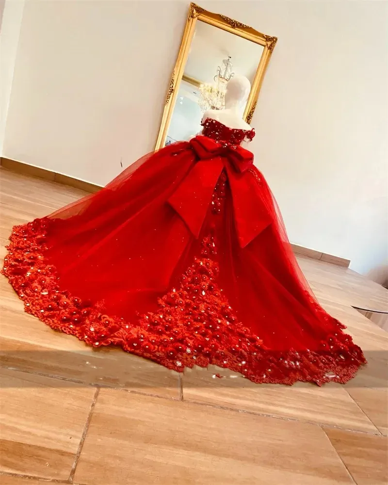 Красные платья с цветочным узором - Фотография_2