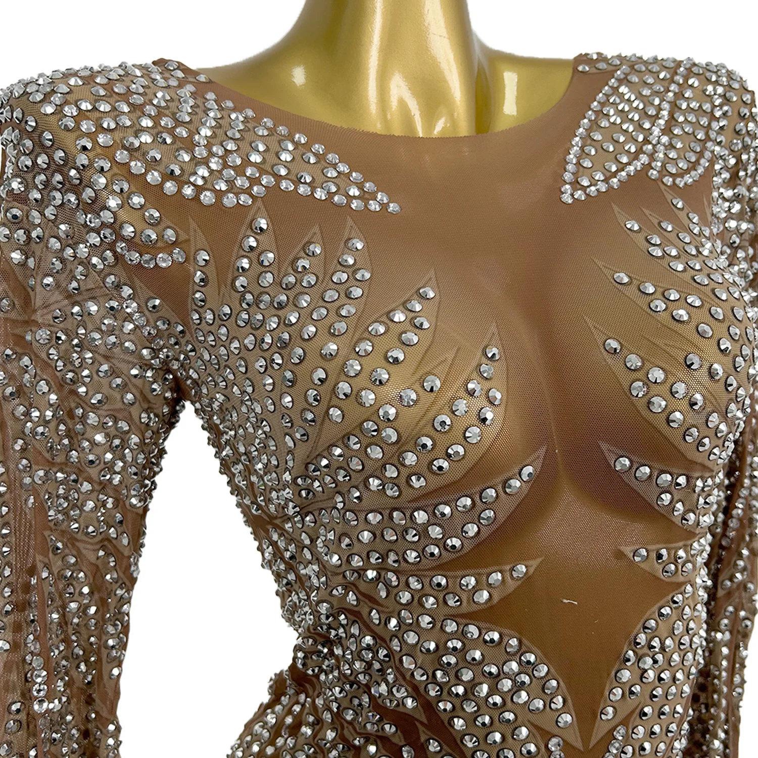 Вечернее платье с блестящими кристаллами для празднования дня рождения - Фотография_5