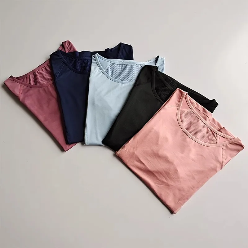 Спортивная рубашка на открытом воздухе - Фотография_5