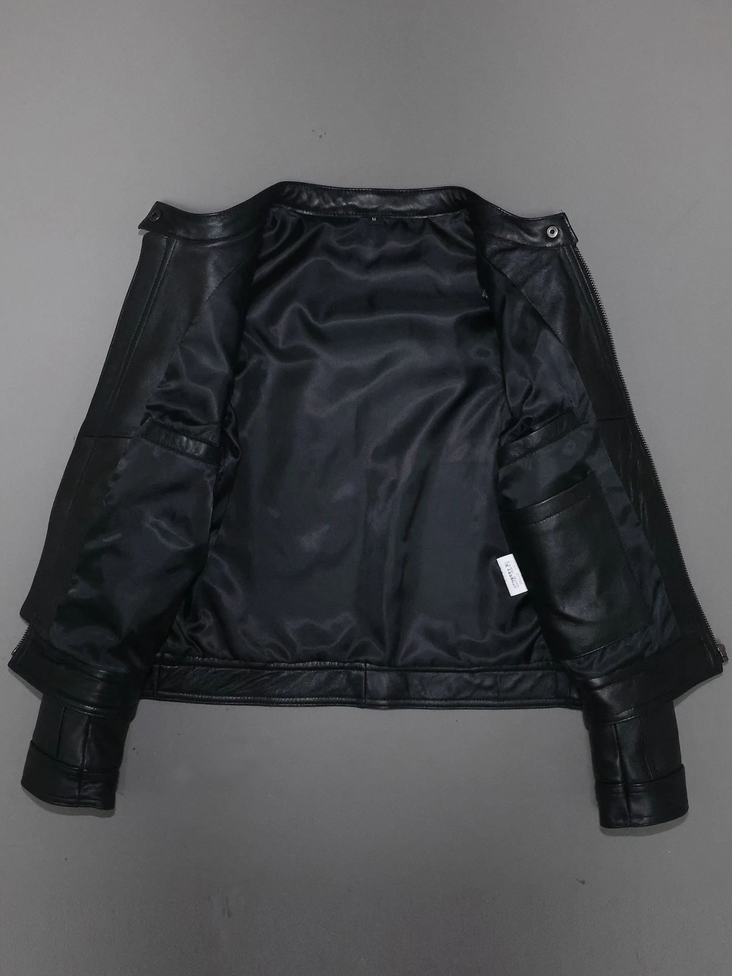 Женская куртка из натуральной кожи первого слоя с воротником-стойкой - Фотография_3