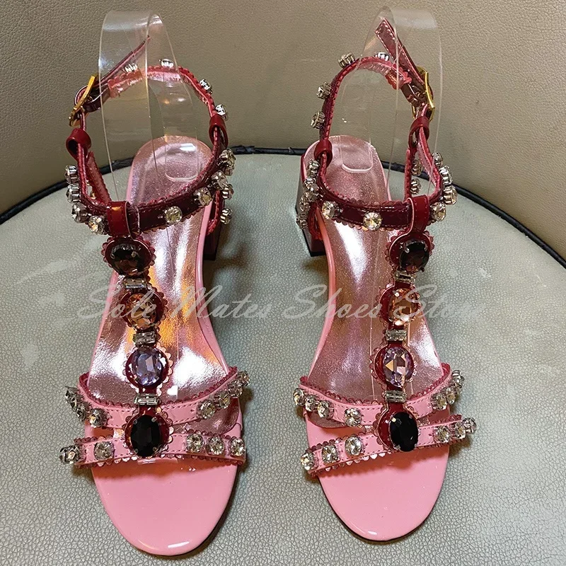 Сандалии с открытым носком и т-образным ремешком розового цвета - Фотография_2