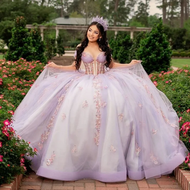 Сиреневое блестящее платье принцессы