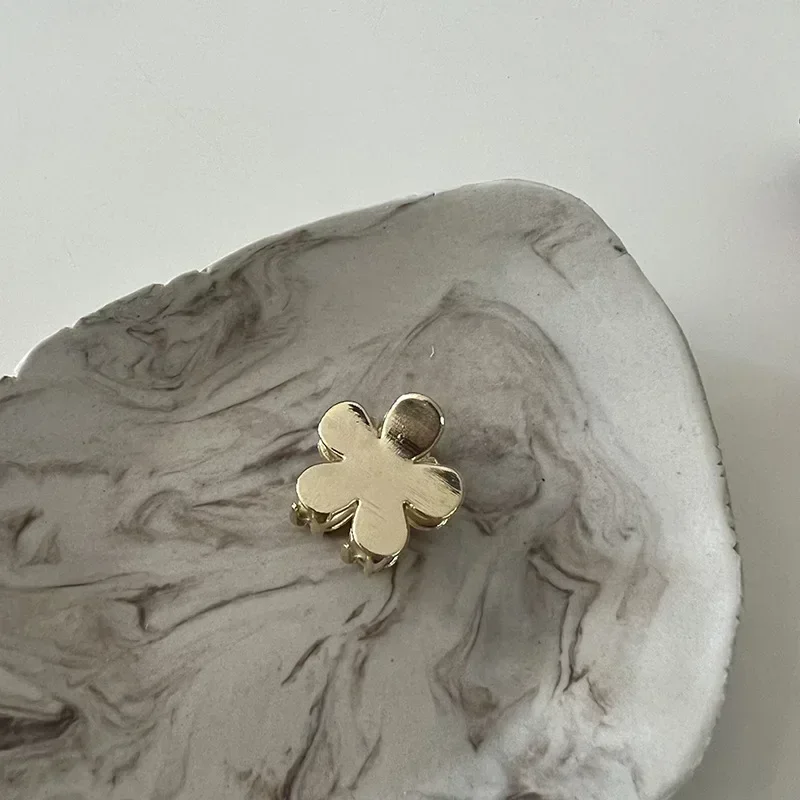 Металлические мини-заколки для волос с улыбкой на лице - Фотография_6