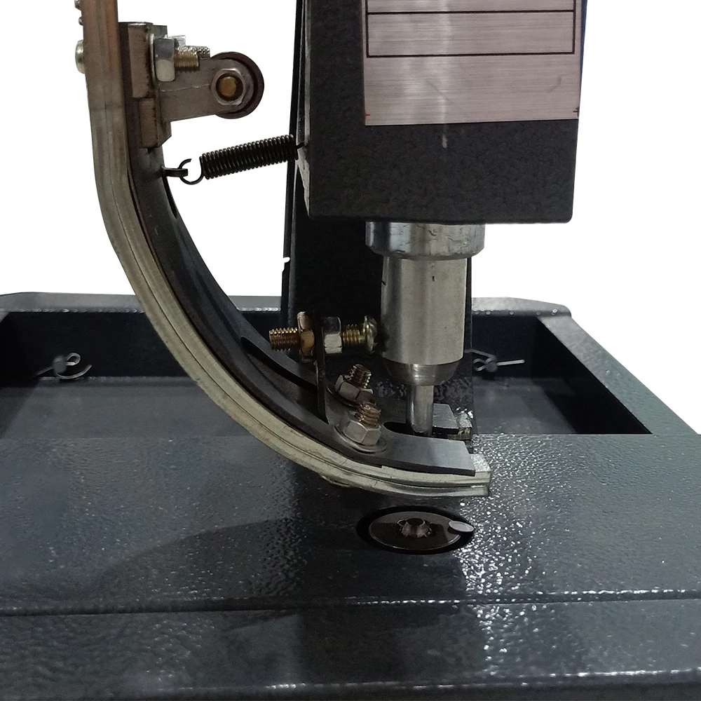 Полуавтоматическая машина для отверстий - Фотография_5