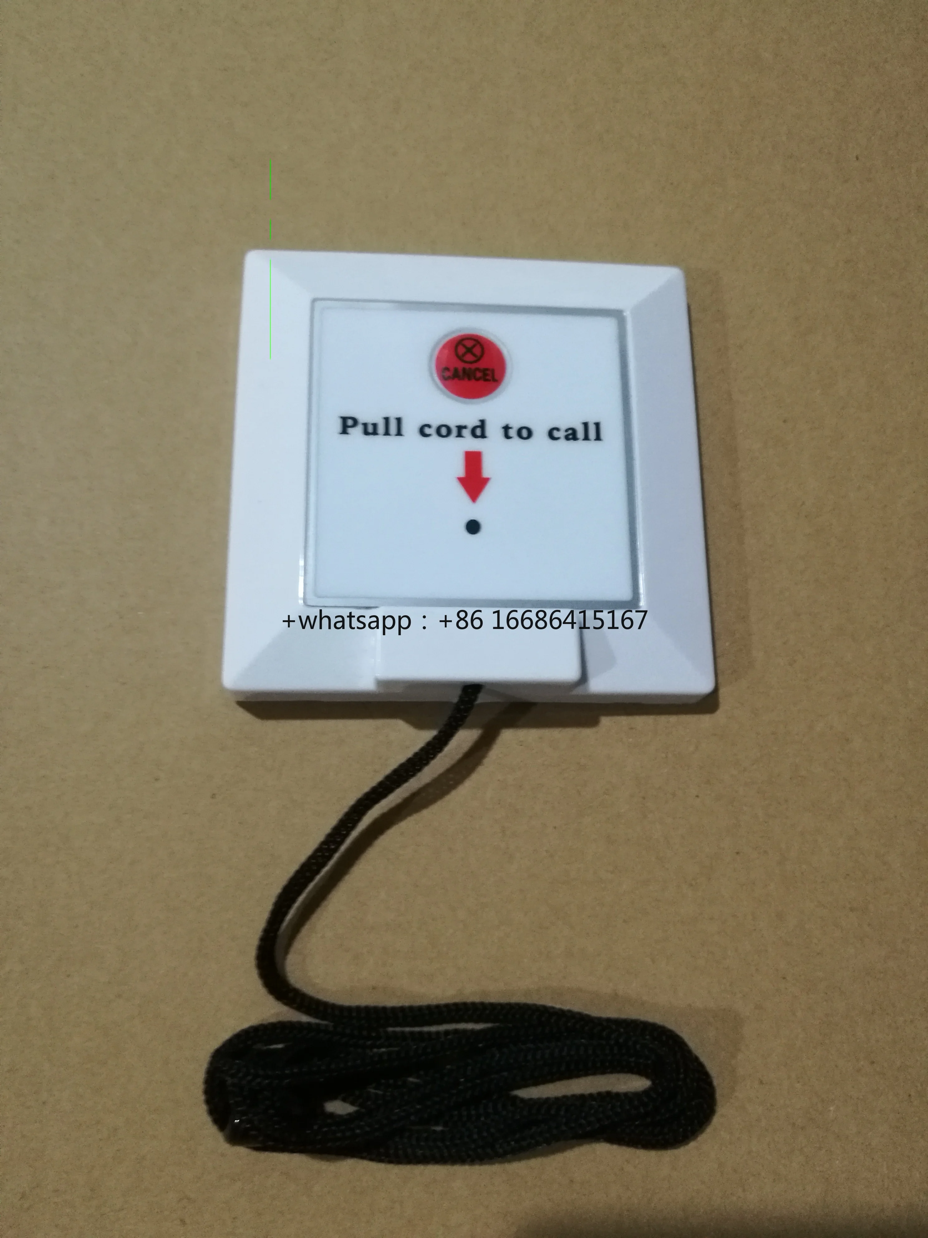 Аварийный шнур для вызова медсестры в ванной комнате - Фотография_2