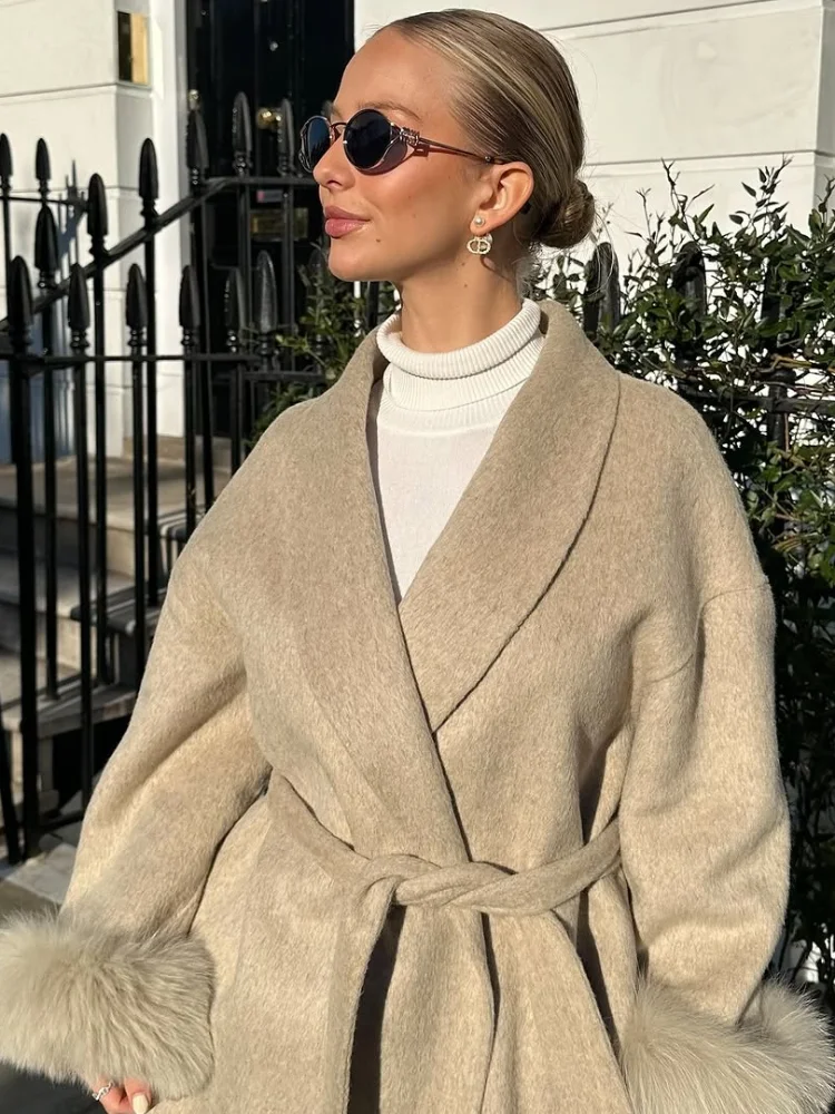 Повседневное однотонное шерстяное пальто с шарфом и воротником - Фотография_2