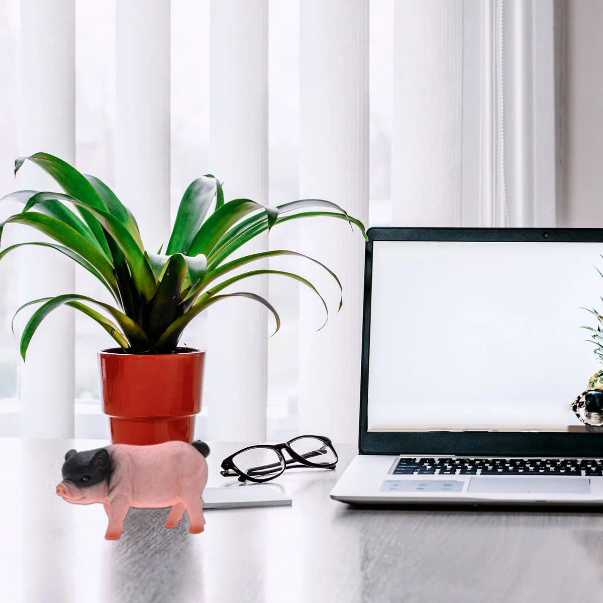 Мультяшная копилка из смолы