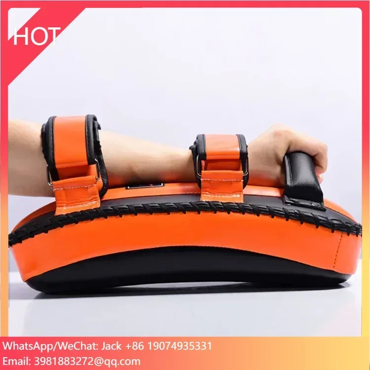 Изогнутые боксерские перчатки по индивидуальному заказу