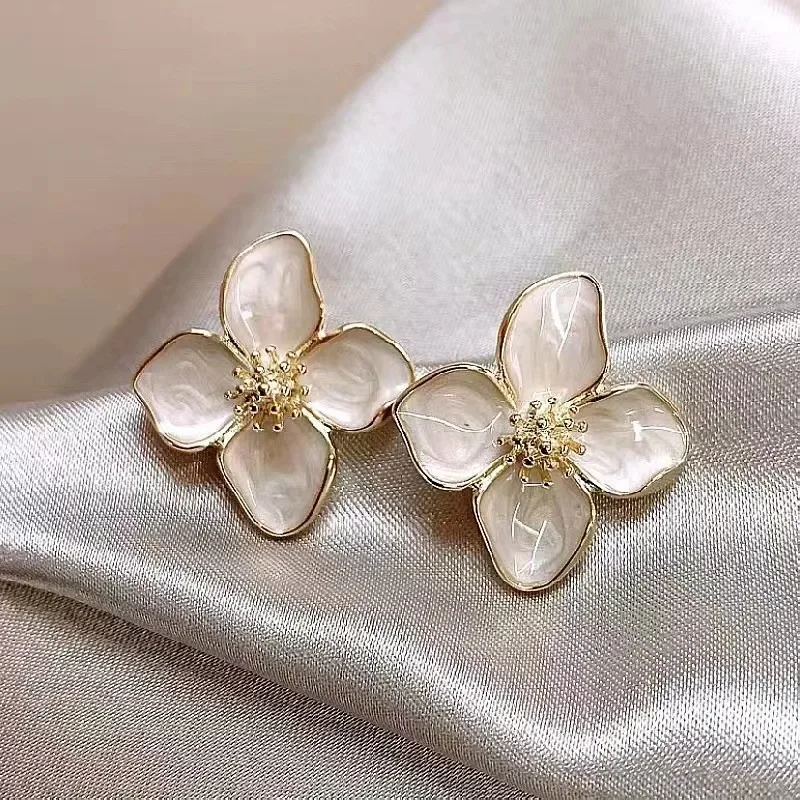 Модные корейские женские серьги