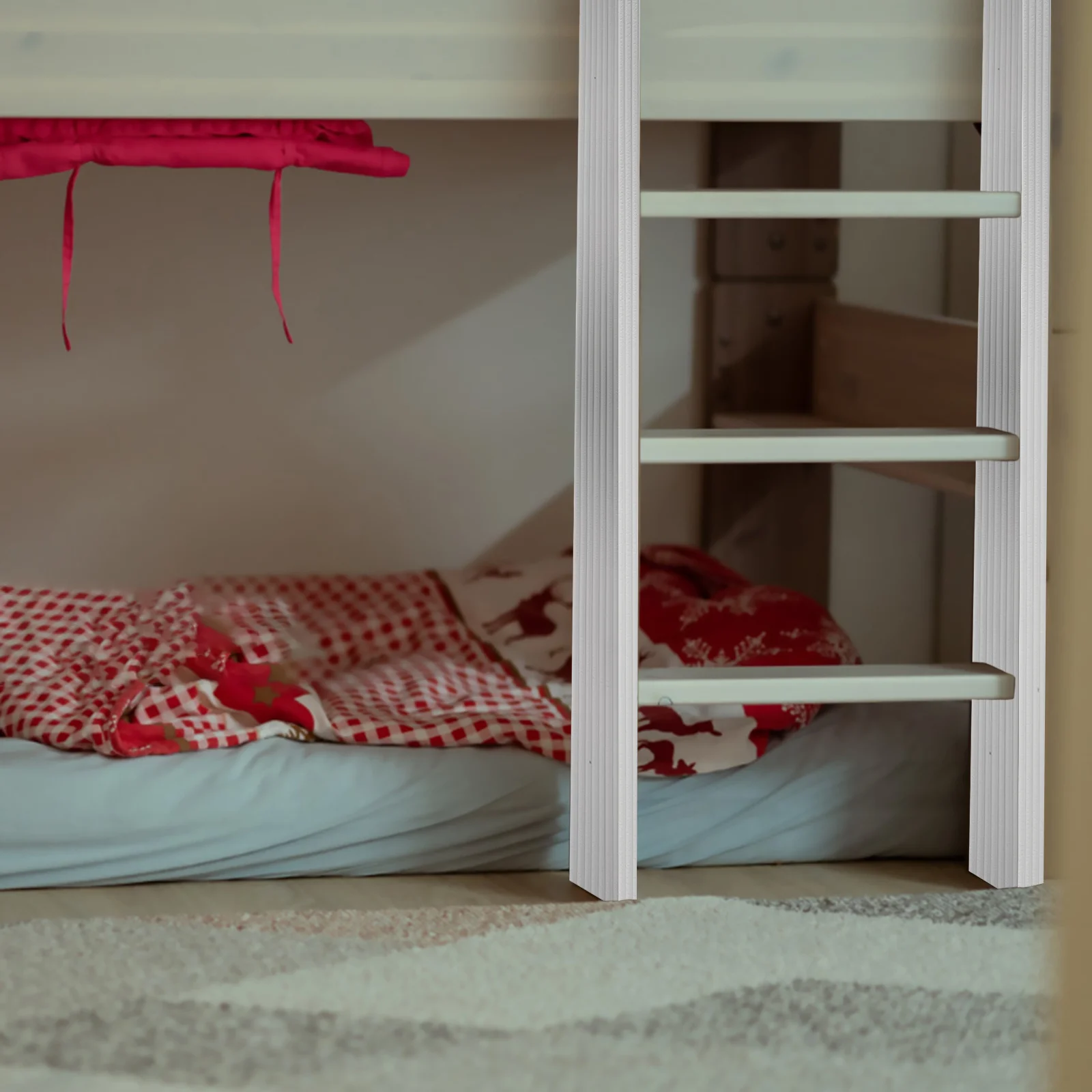 Двухъярусная кровать