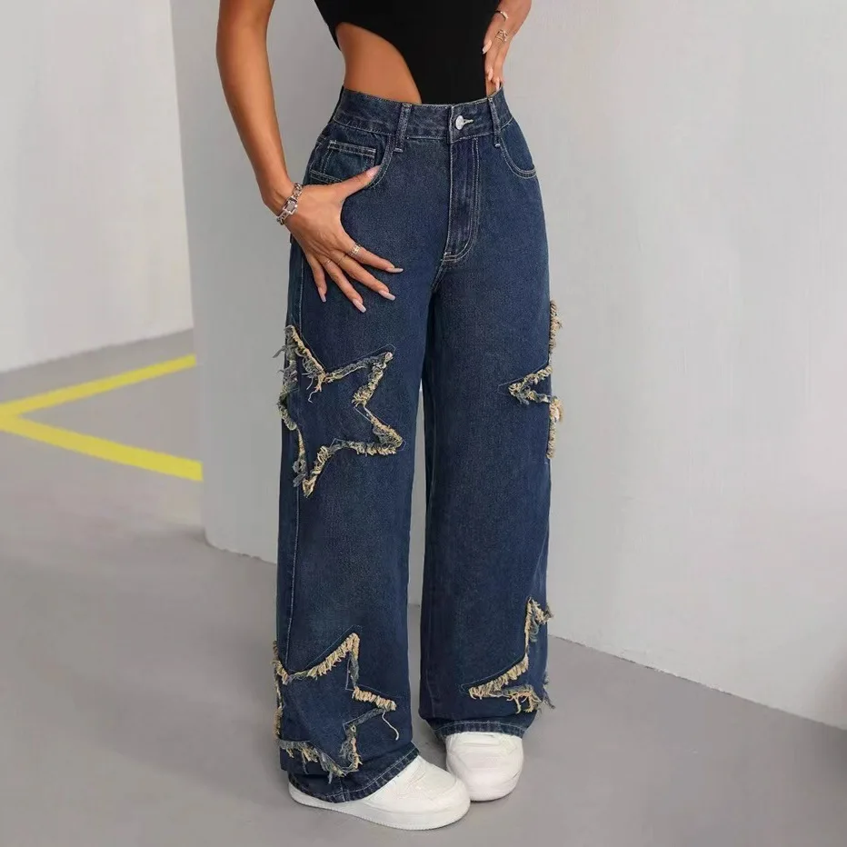 Женские джинсы со звездами и заплатками