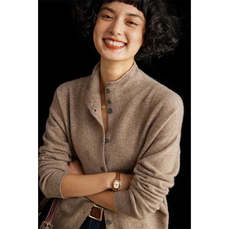 Женский приталенный шерстяной кардиган с полувысоким воротником - Фотография_5