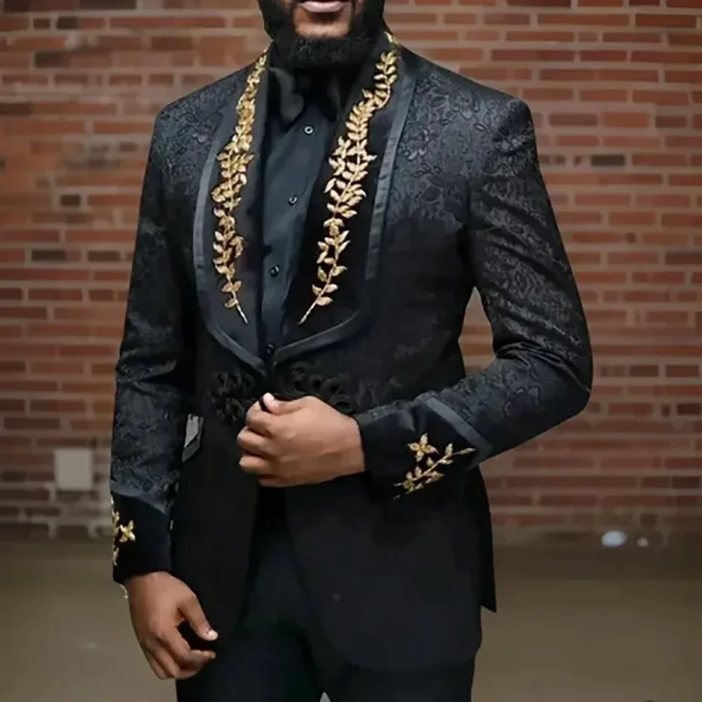 Модный мужской деловой костюм с вышивкой