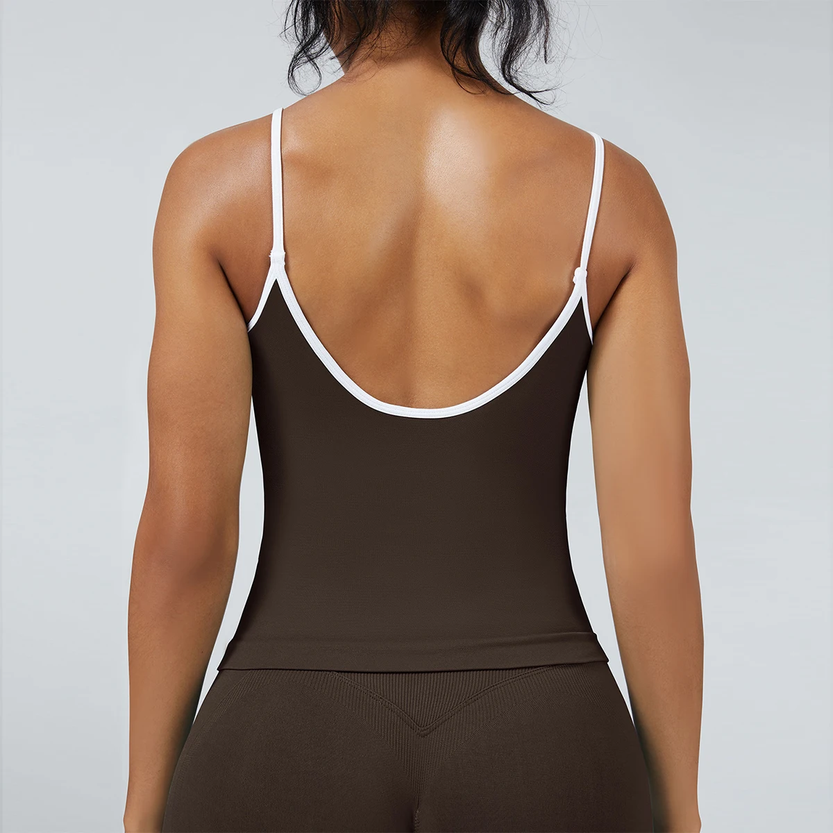 Спортивный топ на бретелях - Фотография_3