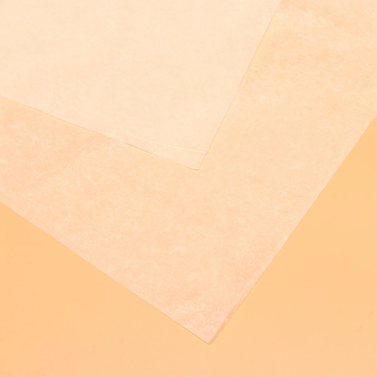 Красочные тонкие листы оберточной бумаги - Фотография_3