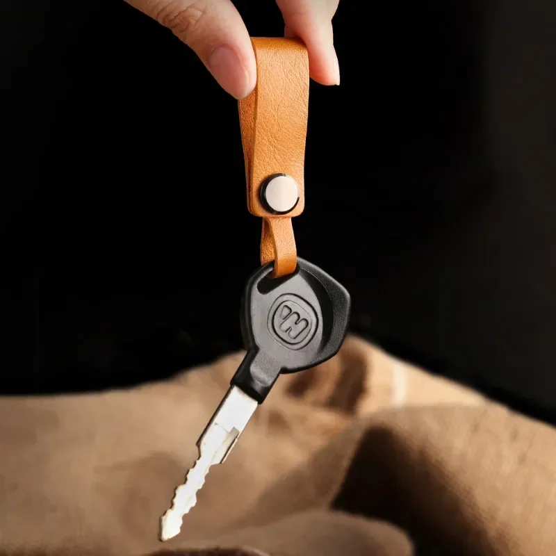 Брелок из натуральной кожи с логотипом на заказ - Фотография_3