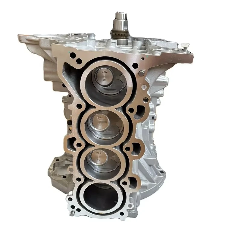 Автомобильный двигатель в сборе