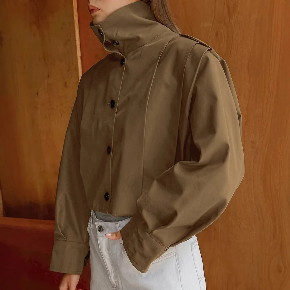 Куртка цвета хаки с воротником простого и элегантного однобортного дизайна - Фотография_3