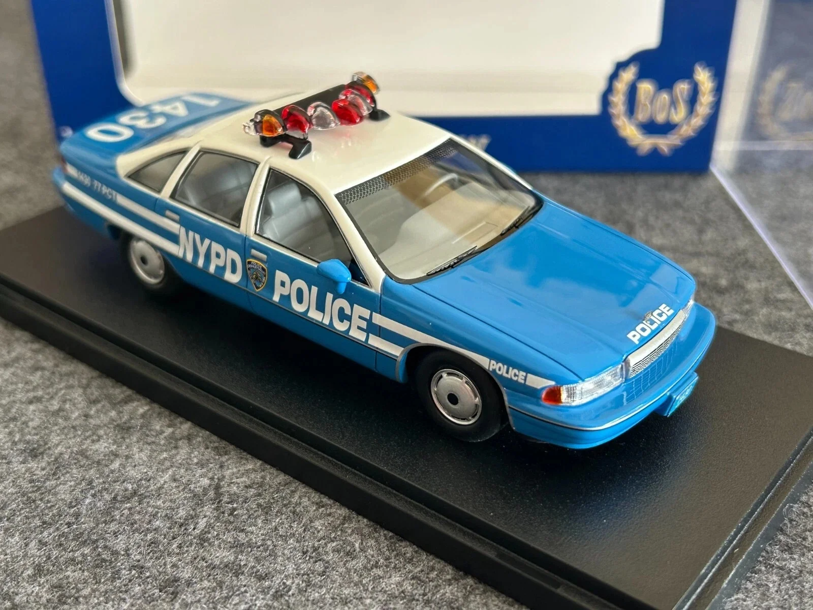 Bos 1:43 caprice sedan американский - Фотография_2