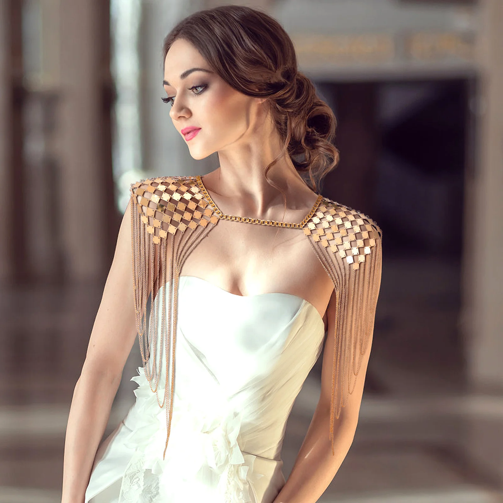 Элегантное золотое ожерелье с кисточками на плечо - Фотография_5