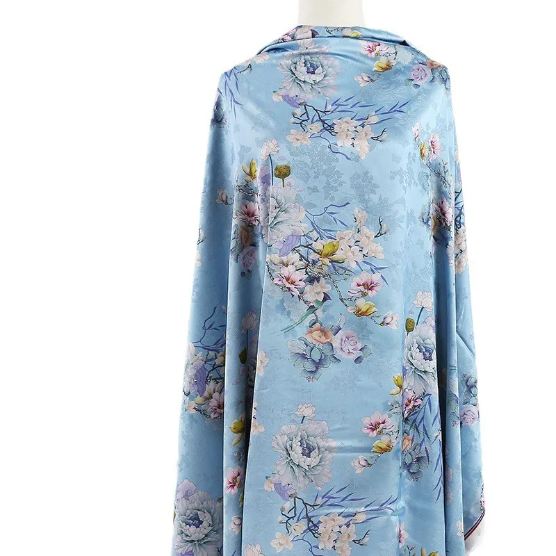 Красное марлевое платье cheongsam с цветочным принтом лилии - Фотография_5
