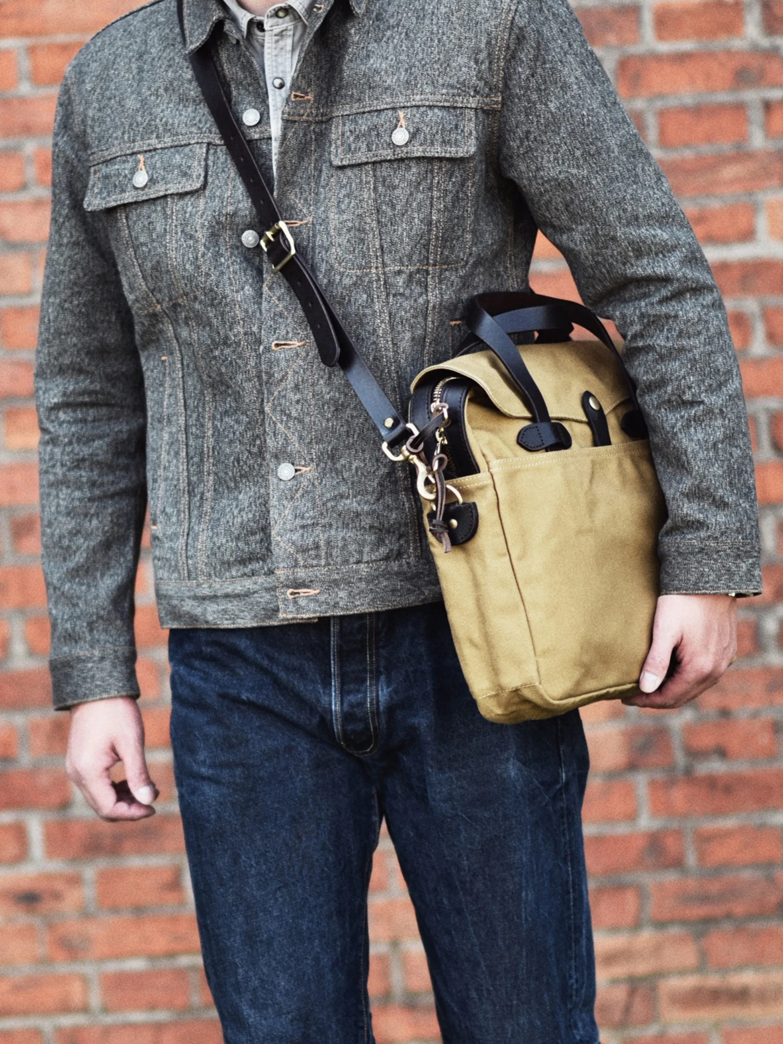 Портфель мужской из вощеного текстиля - Фотография_3