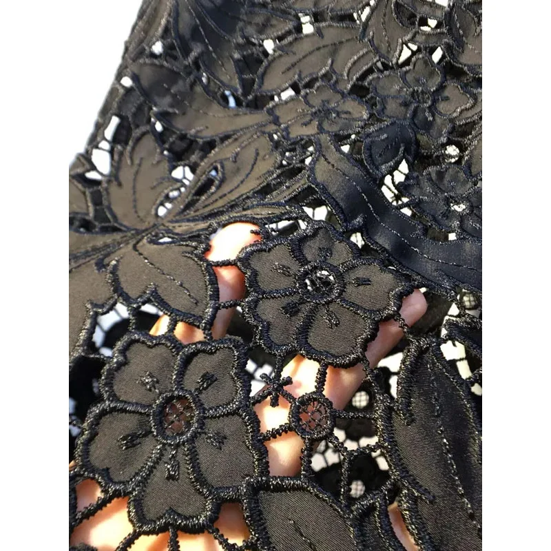 Новые летние джинсовые брюки с тяжелой вышивкой и стразами в стиле пэчворк - Фотография_3