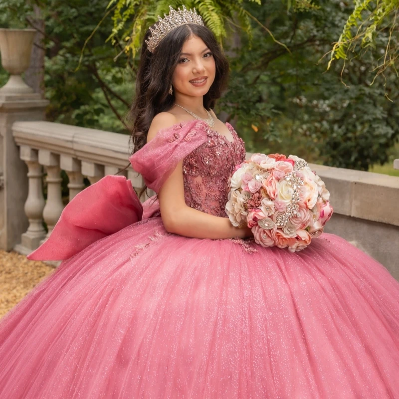 Розовые блестящие платья quinceanera с открытыми плечами - Фотография_4