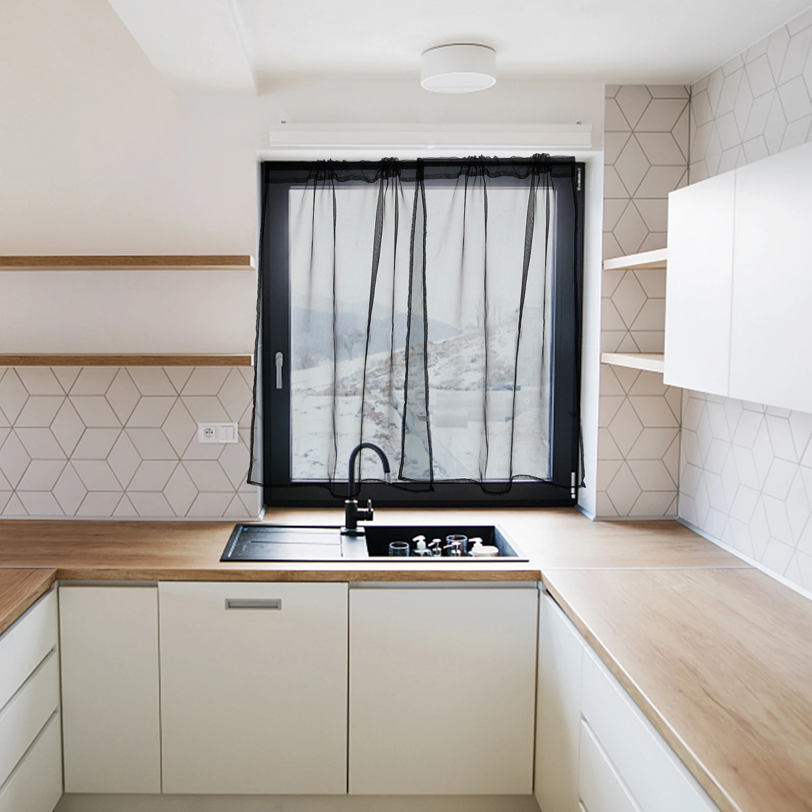 Короткая прозрачная занавеска