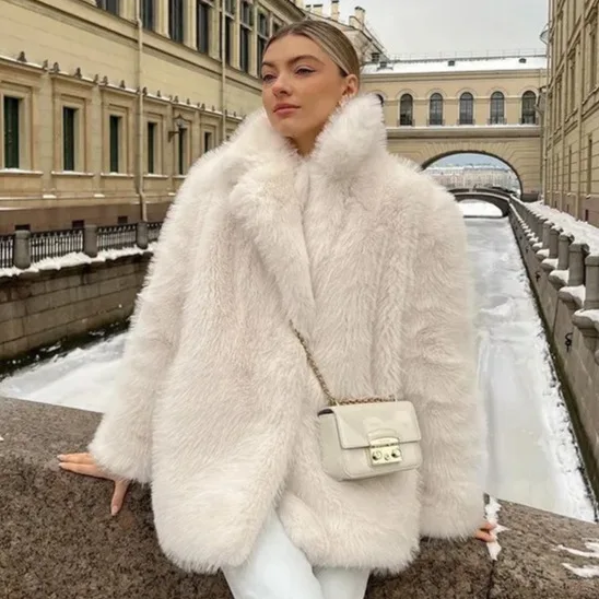 Свободное толстое пальто женское