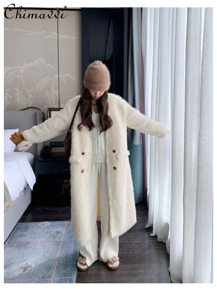 Модное белое женское пальто из