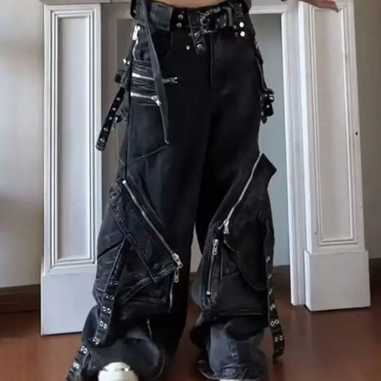 Черные черные джинсы в готическом