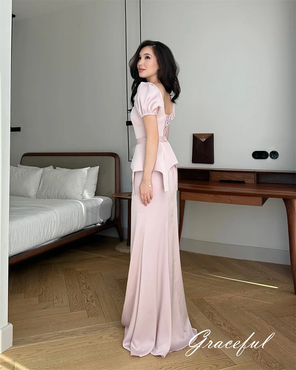 Простое розовое атласное вечернее платье по индивидуальному заказу - Фотография_3