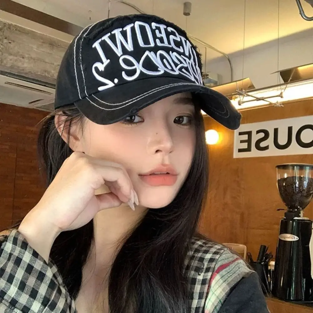 Бейсбольная кепка с вышивкой и буквами - Фотография_4