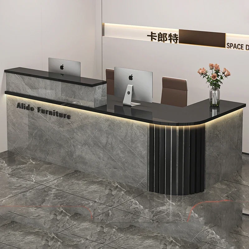 Простая гламурная барная стойка