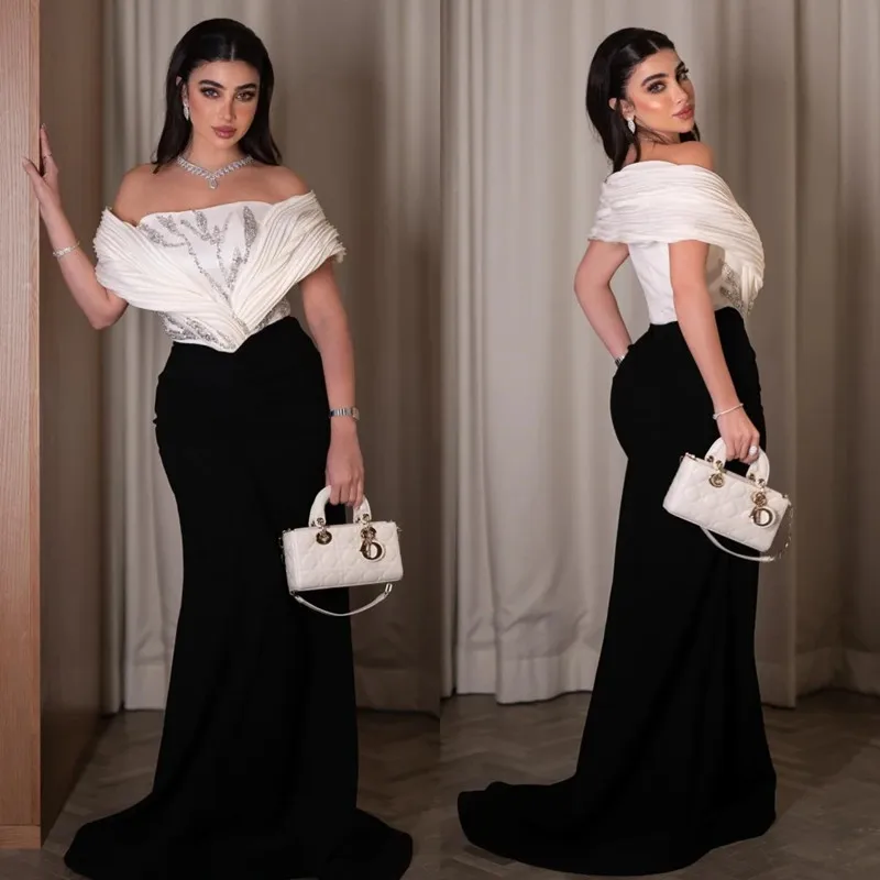 Современное платье русалки контрастного