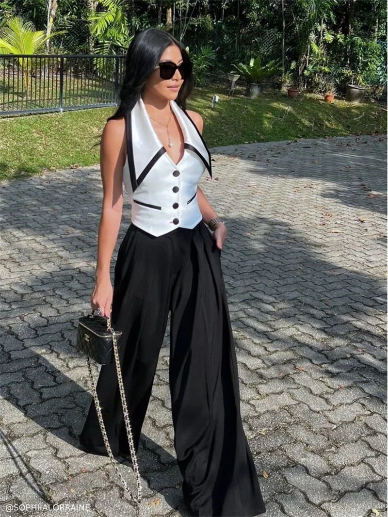 Черно-белые женские офисные костюмы - Фотография_3