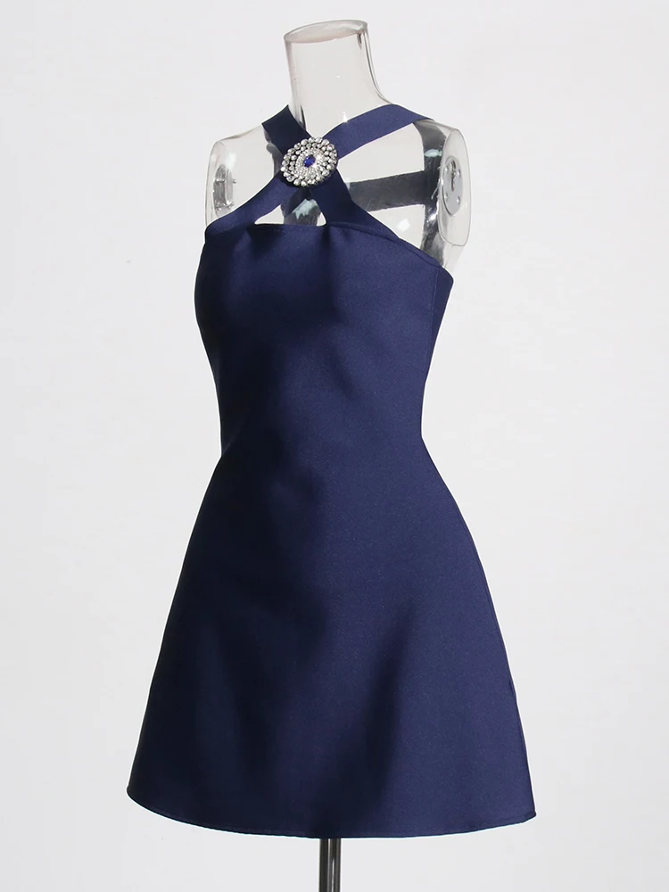 Женское однотонное мини-платье с v-образным вырезом - Фотография_2