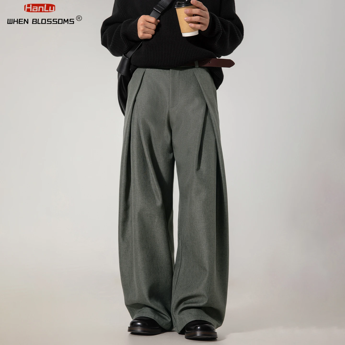 Мужские плиссированные брюки с перекрестной драпировкой - Фотография_4