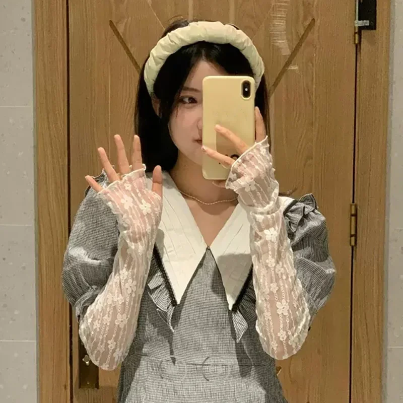 Летние сетчатые кружевные белые варежки без пальцев с цветочным принтом - Фотография_3