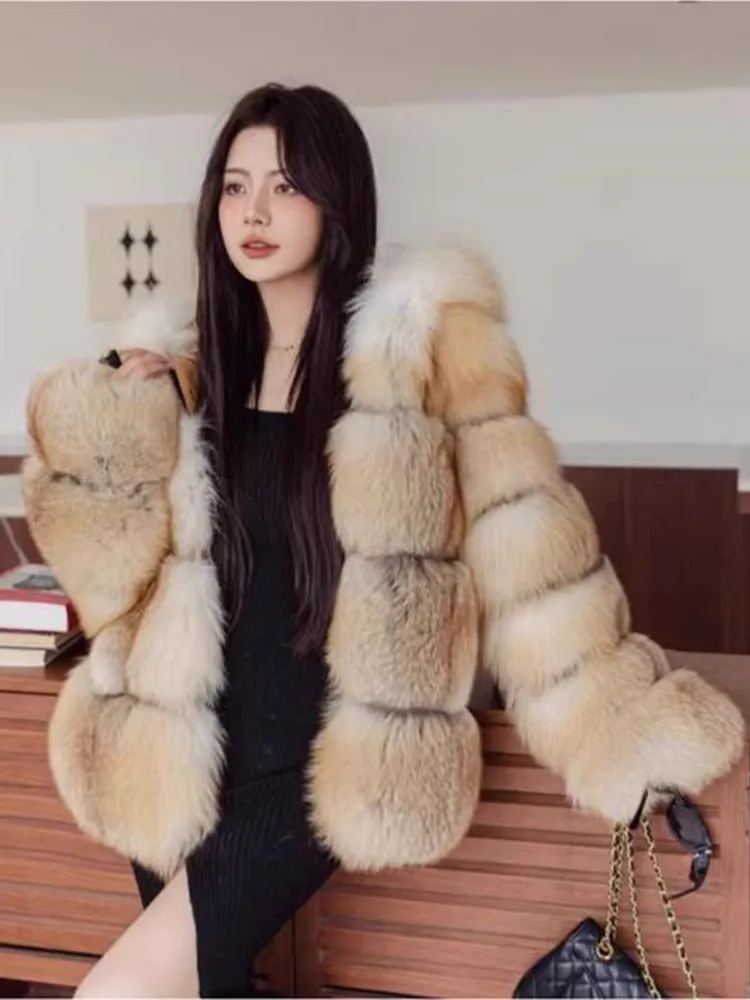 Женская шуба с капюшоном - Фотография_3