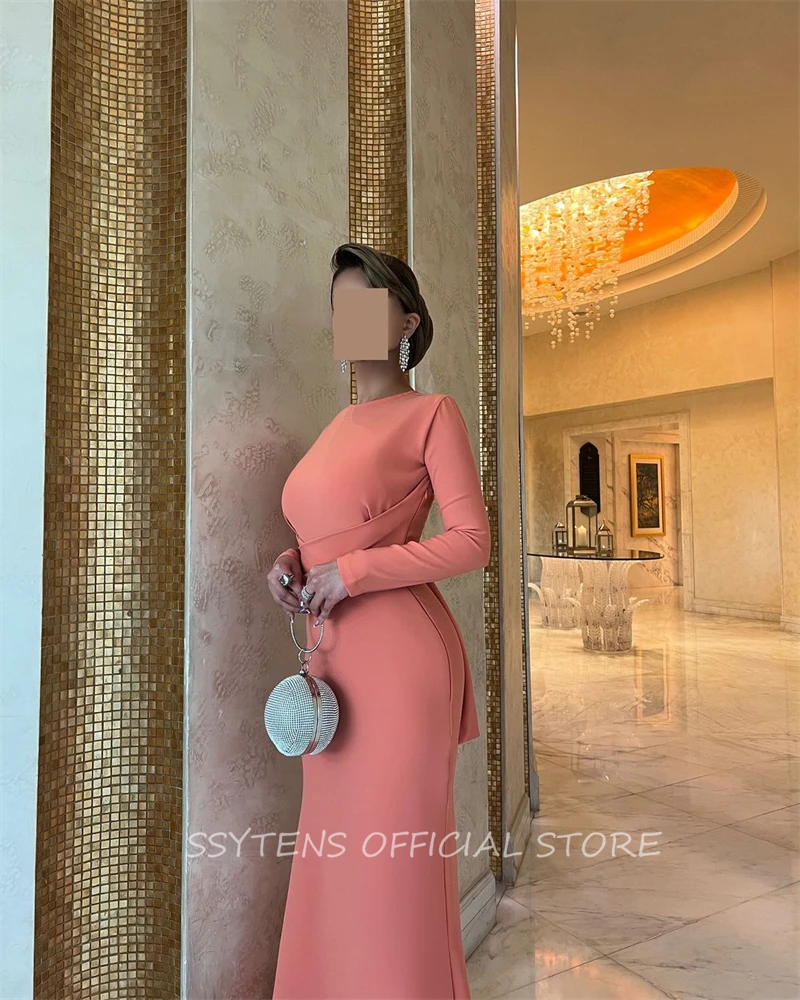 Женское атласное платье с юбкой-годе - Фотография_2