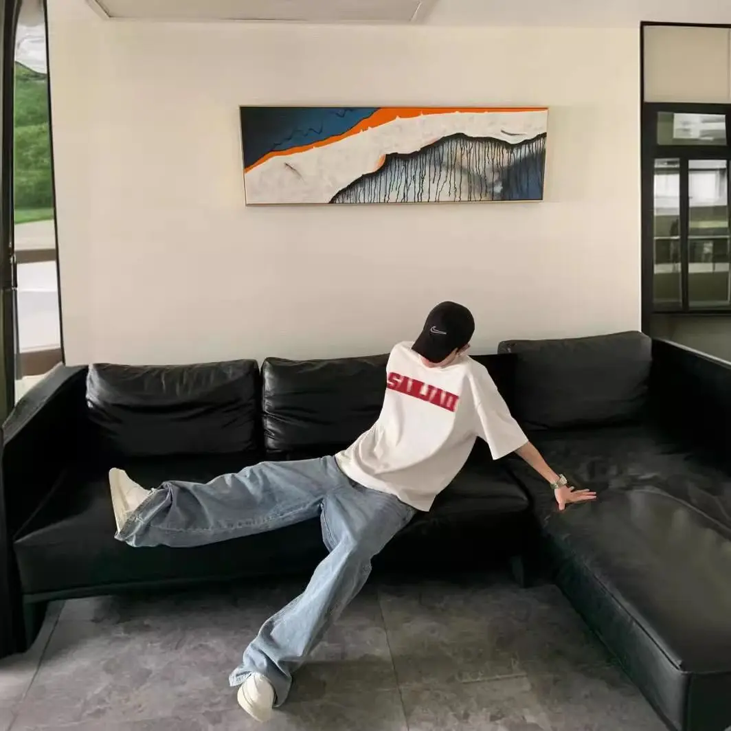 Футболка мужская с маленьким вырезом - Фотография_3