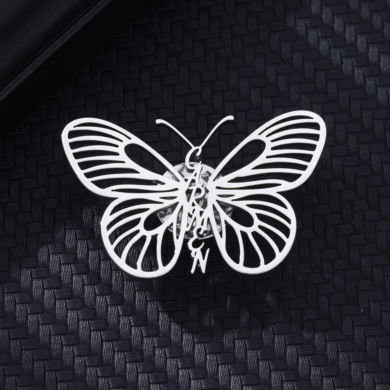 Броши с именем бабочки на заказ для женщин и мужчин - Фотография_2
