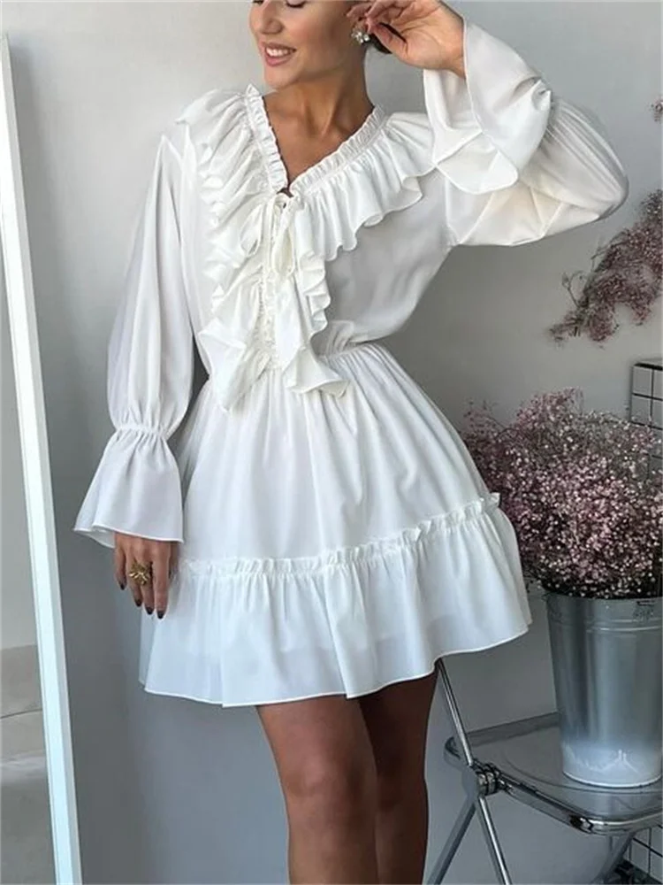 Tossy белое мини-платье с v-образным вырезом и рюшами - Фотография_2