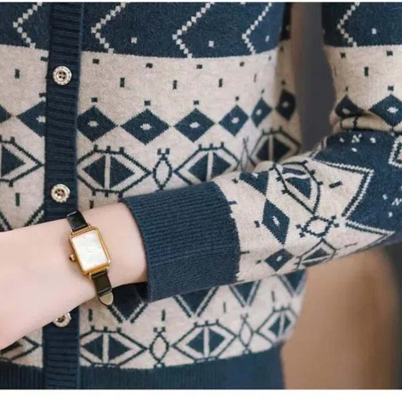 Женский жаккардовый топ с длинным рукавом - Фотография_5