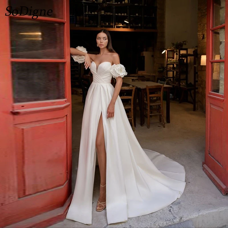 Современные атласные свадебные