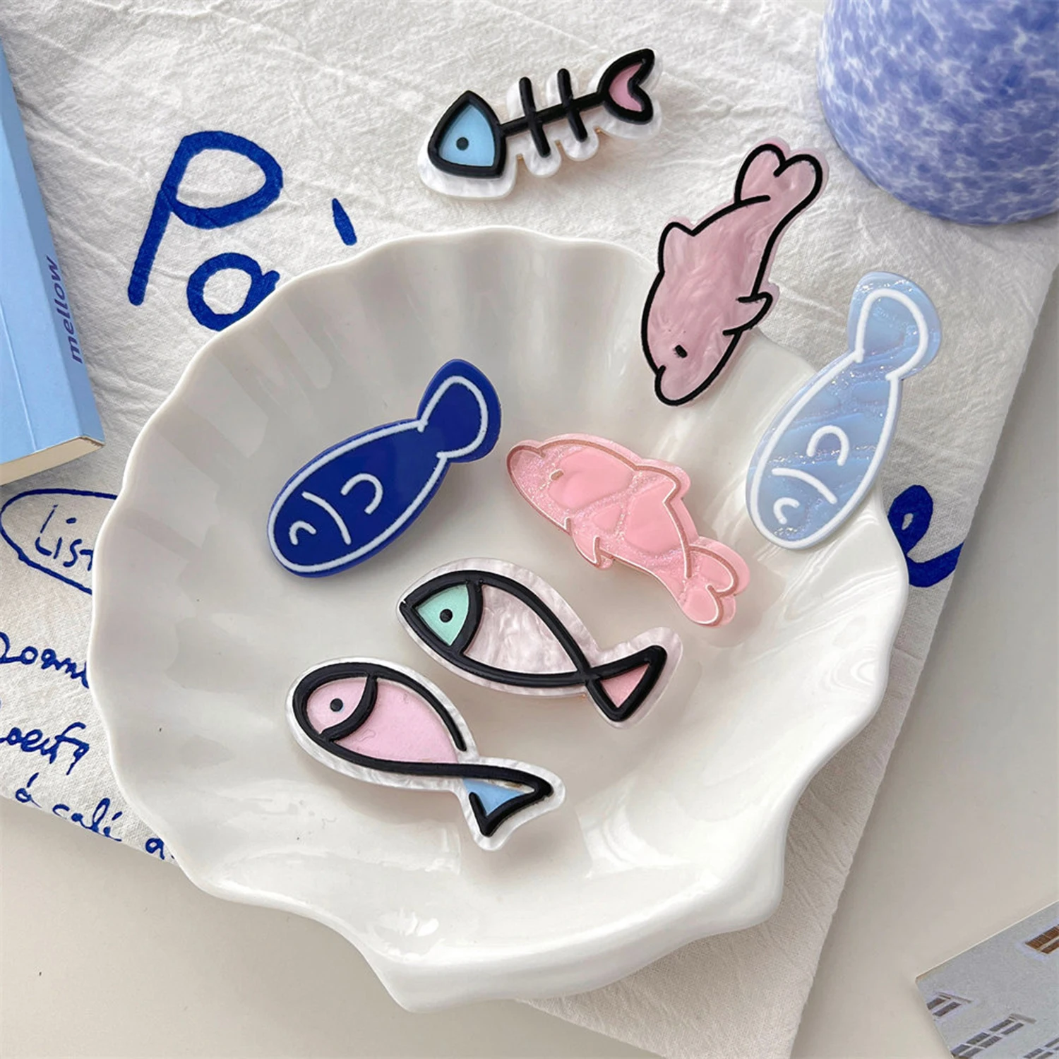 Простая заколка в виде рыбьей кости цвета чая с молоком - Фотография_6