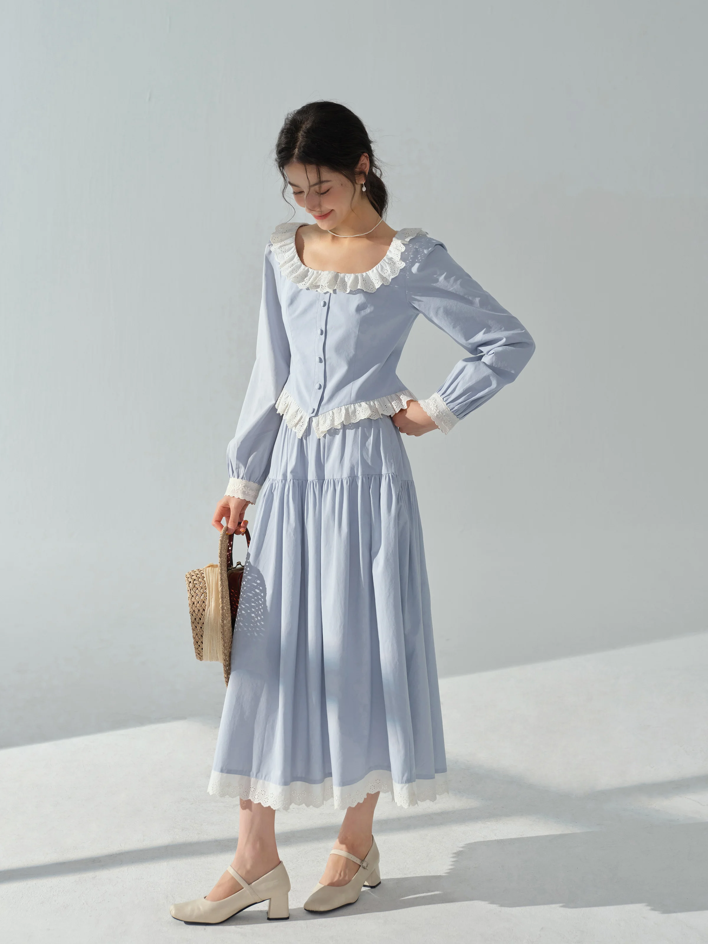 Элегантный винтажный кружевной комплект блузки и юбки с квадратным вырезом - Фотография_3